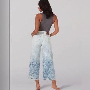 LEE Women's Vintage Modern High Rise Gathered - Wide Leg Crop Jean - Size: 28